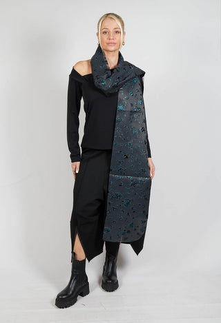 Detail Limb Scarf in Black and Green