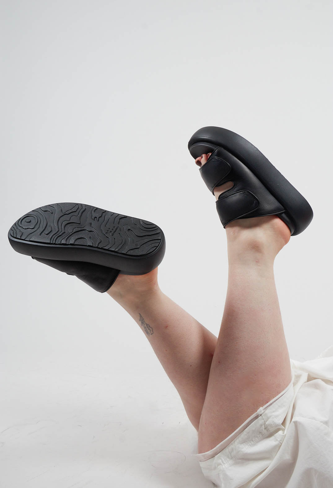 Double Strap Chunky Sole Sandal in Gasoline Nero