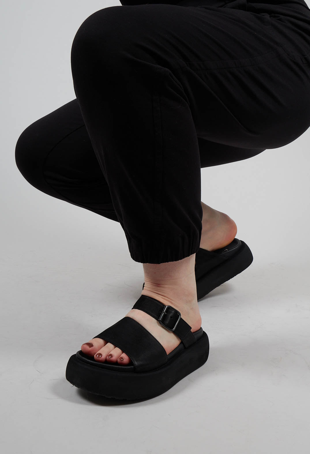 Double Strap Sandals in Gasoline Nero