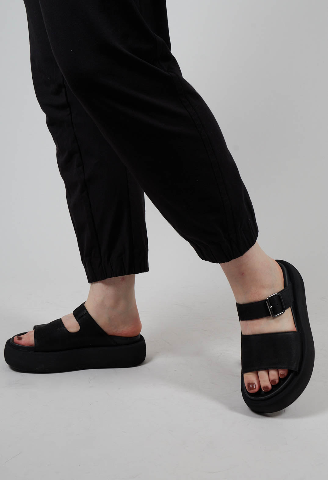 Double Strap Sandals in Gasoline Nero