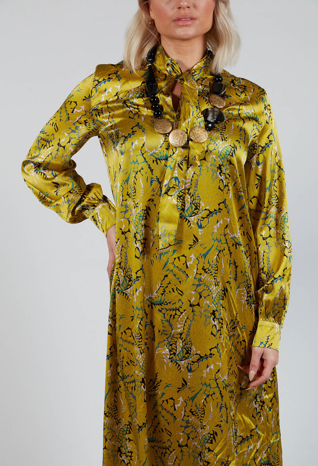 Noley Dress with Bow Collar in Anthurium Canary