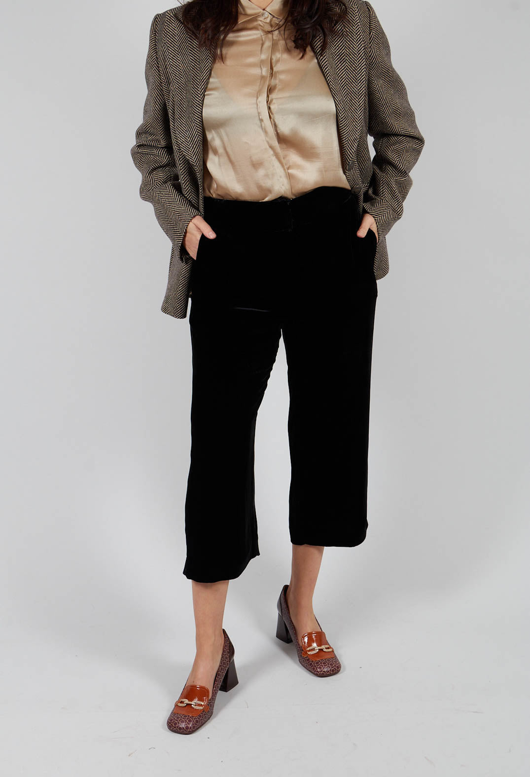 Cropped Velvet Trousers in Black