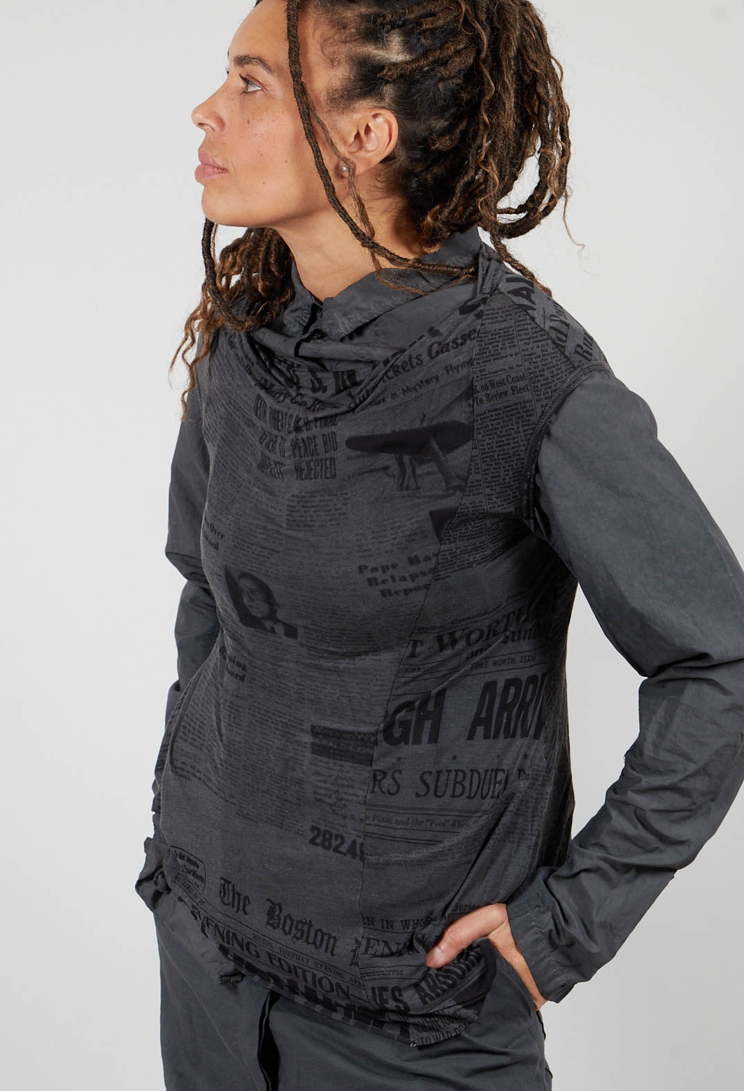 Loose-Fit Asymmetrical Vest in Coal Print Cloud