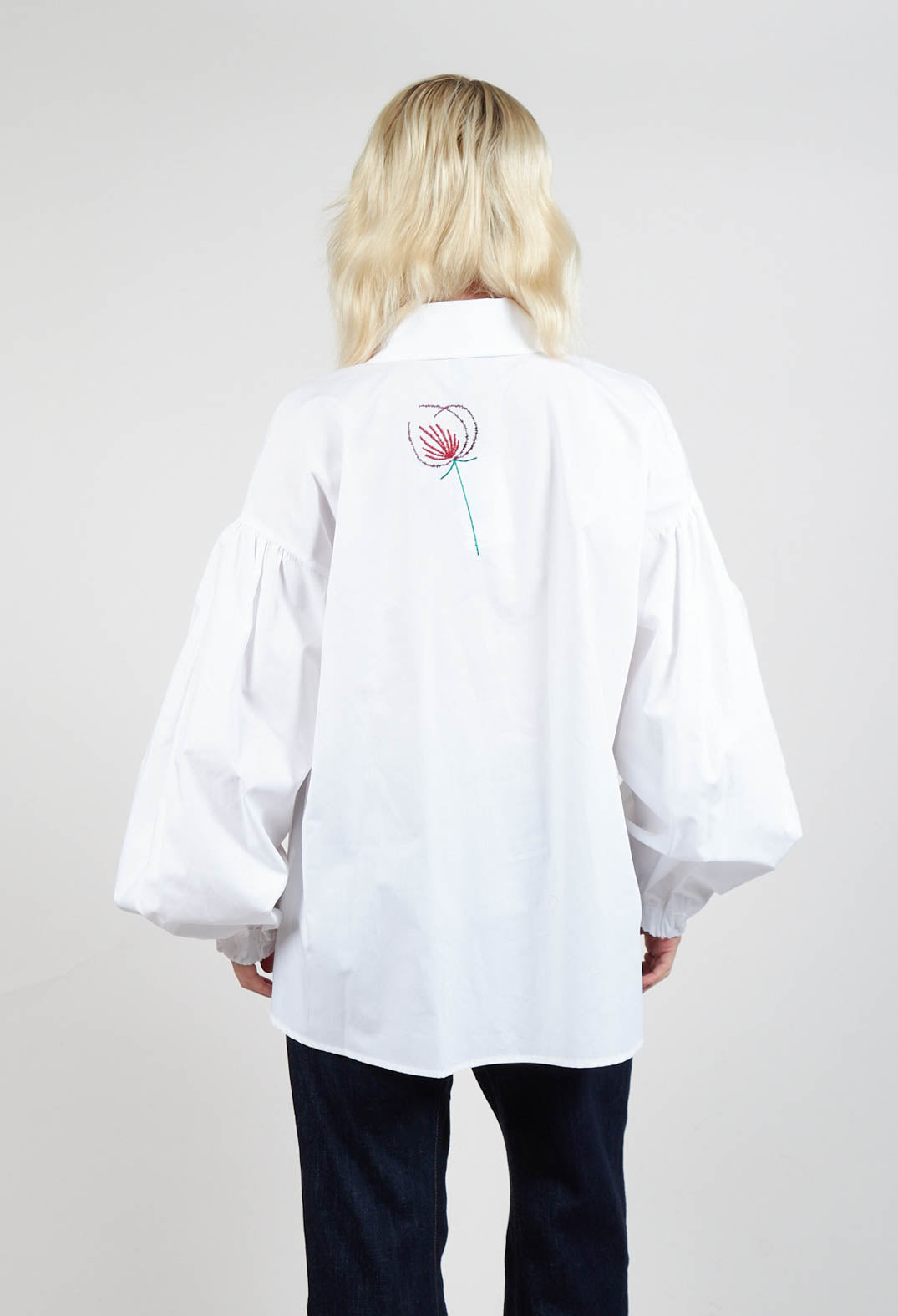 Embroidered Shirt with Elasticated Cuffs in Wite