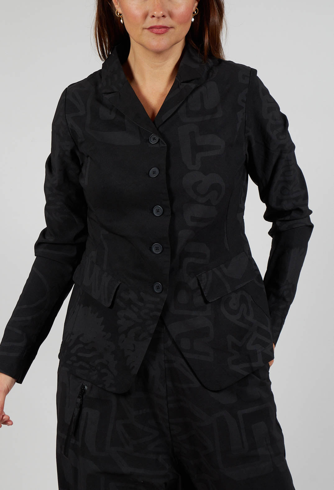 Fitted Jacket in Black Big Print