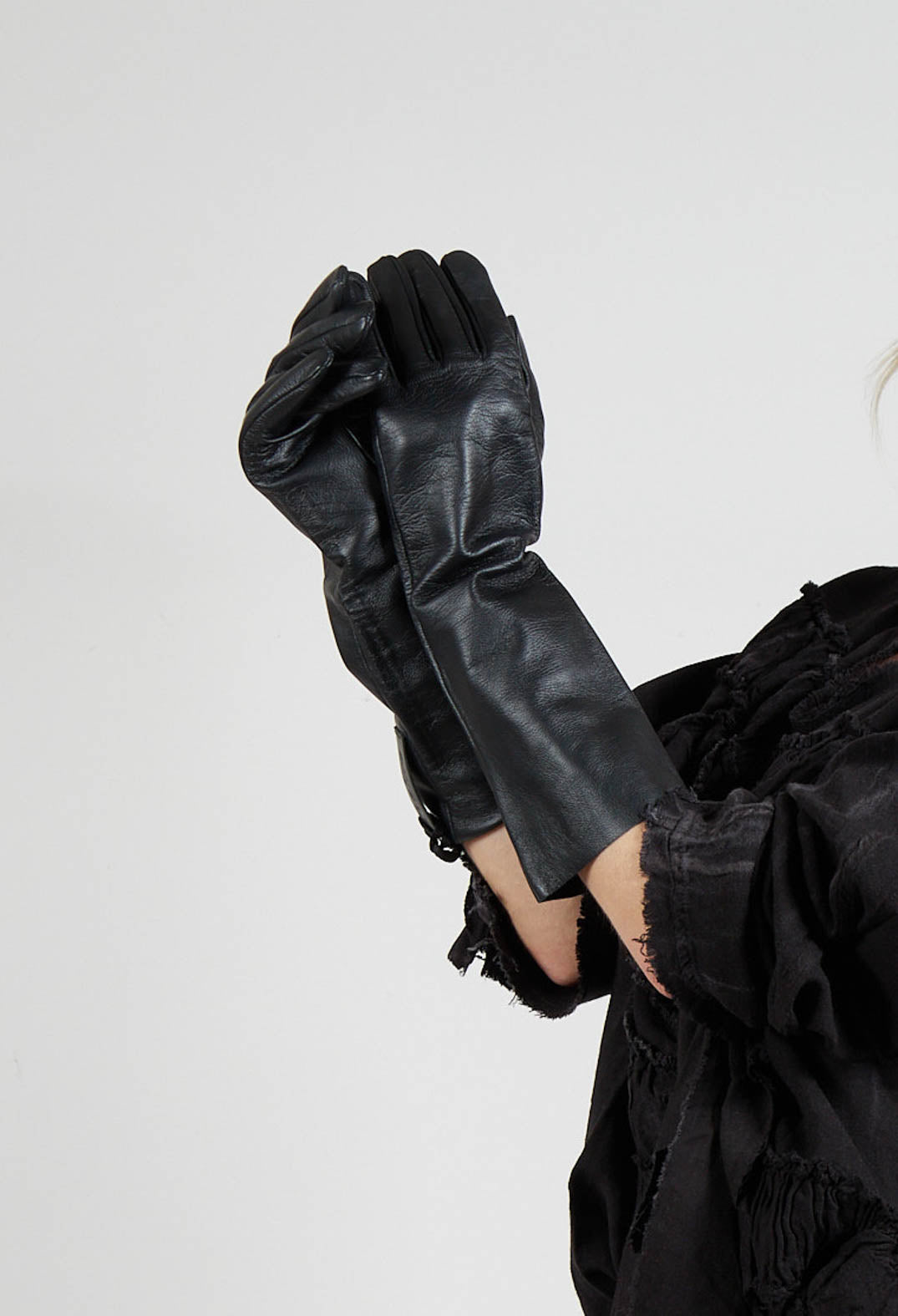 Greta Gloves in Black