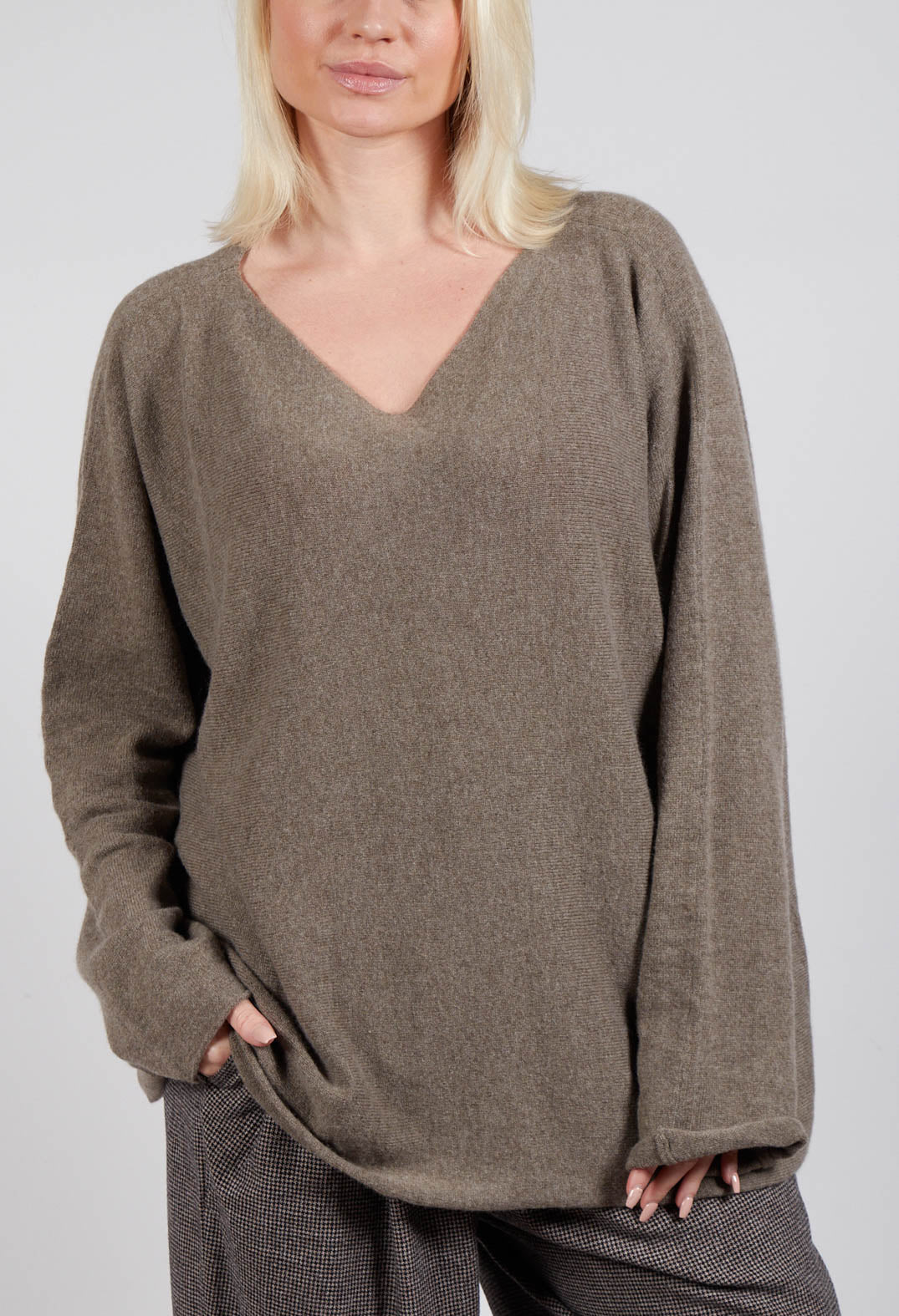 HK V Neck Oversized WS in Nut