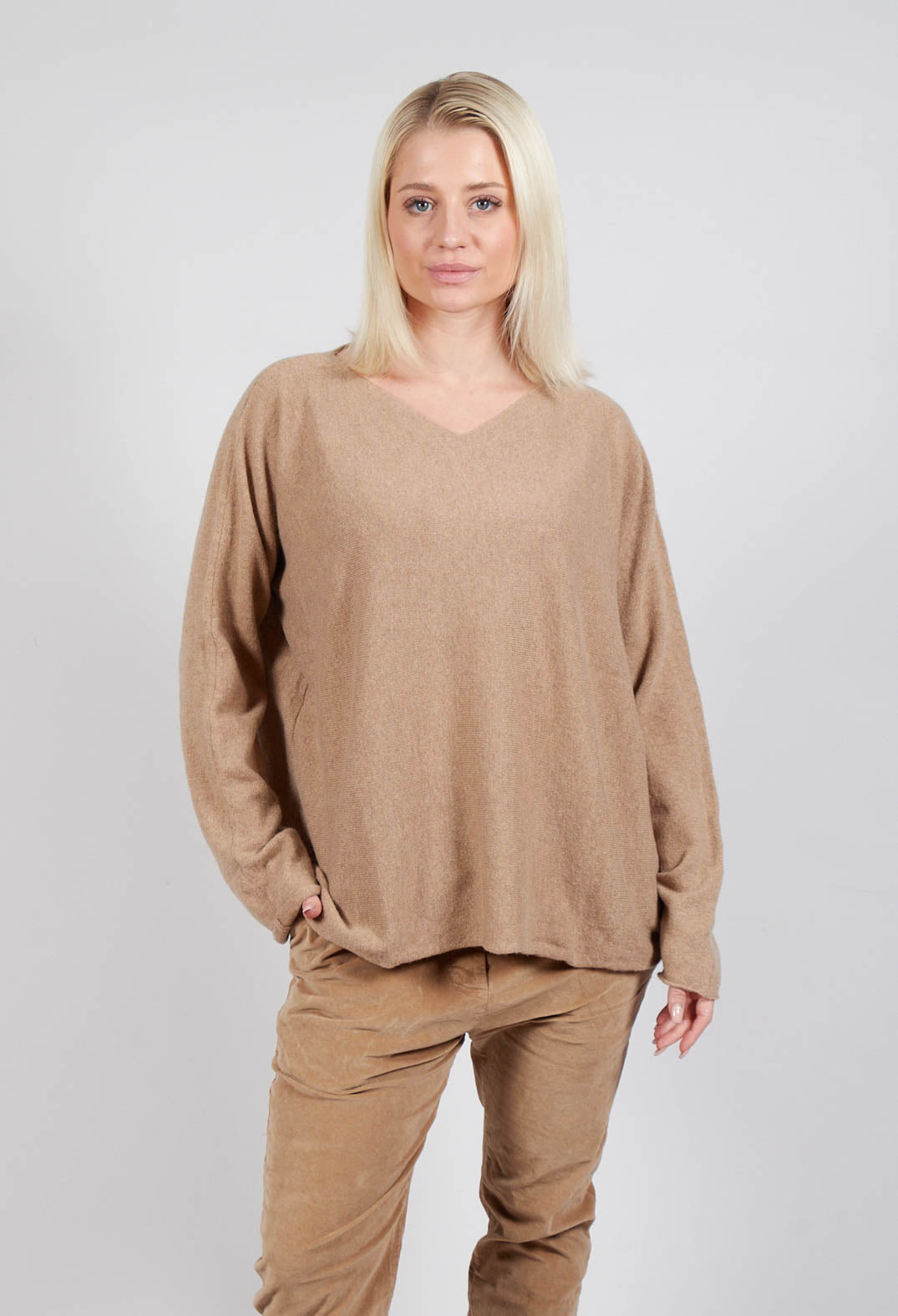 HK V Neck Oversized WS in Sugar