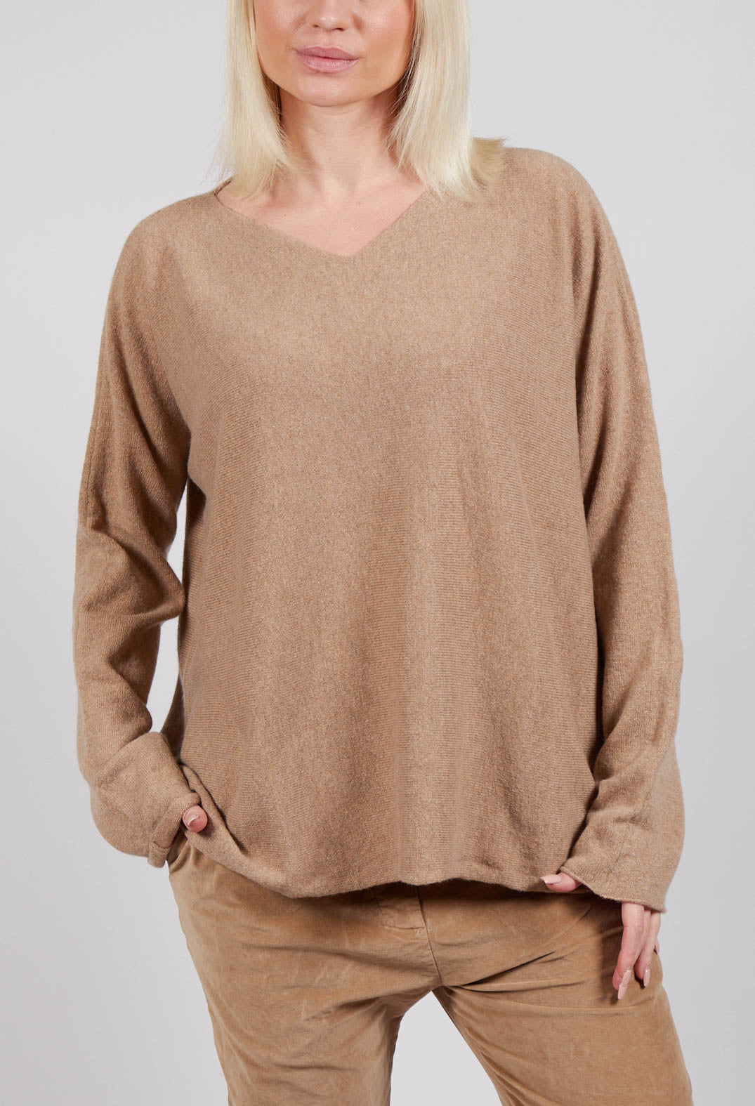 HK V Neck Oversized WS in Sugar