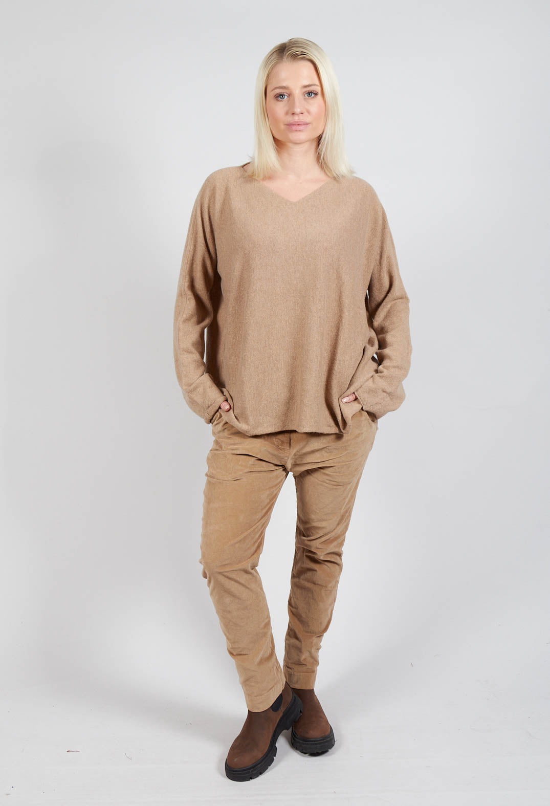 HK V Neck Oversized WS in Sugar