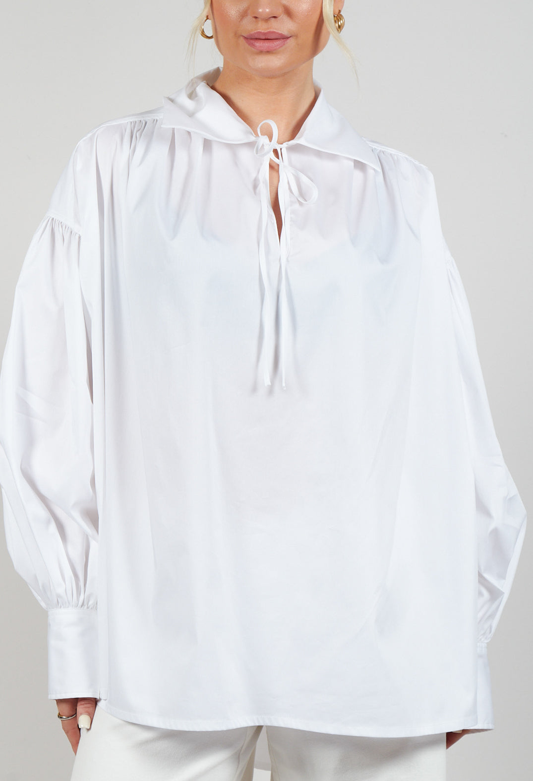 Keyhole shirt in White