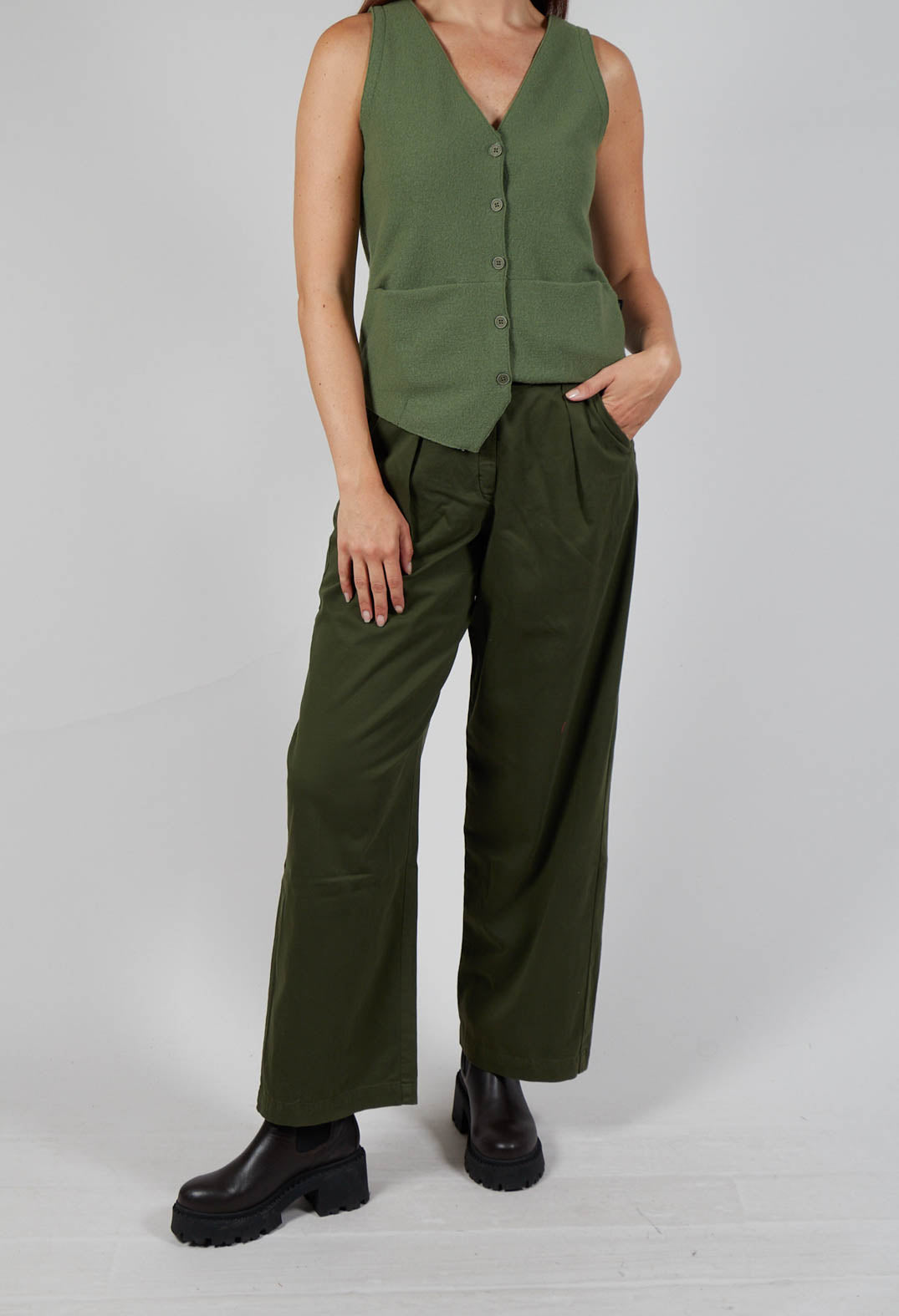 Koniso Trousers in Khaki