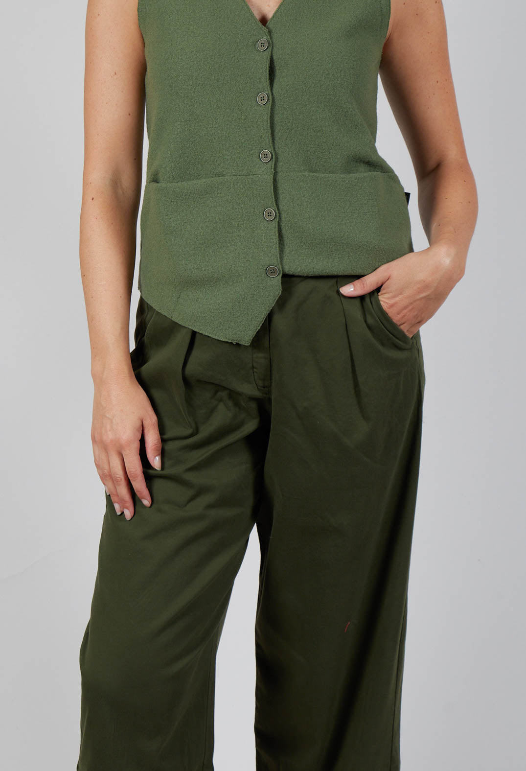 Koniso Trousers in Khaki