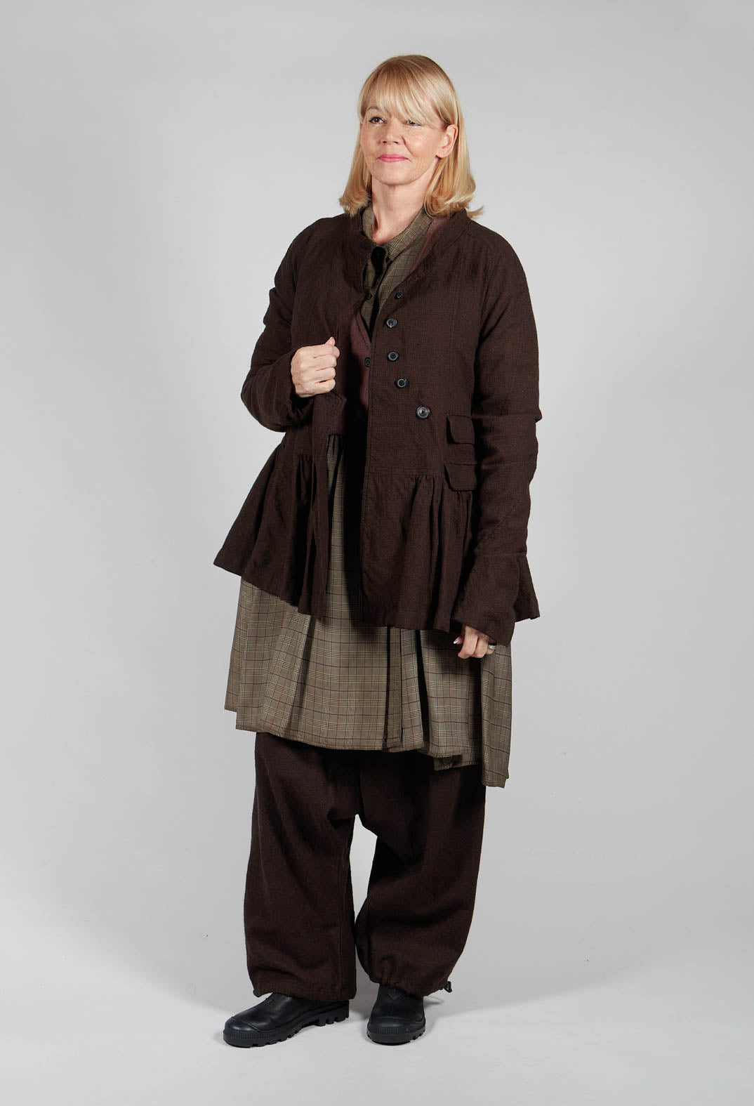 Low Drop Crotch Trousers in Kaffee Check