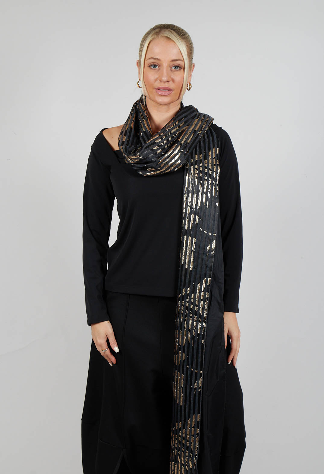 Limb Scarf in Gold-Black