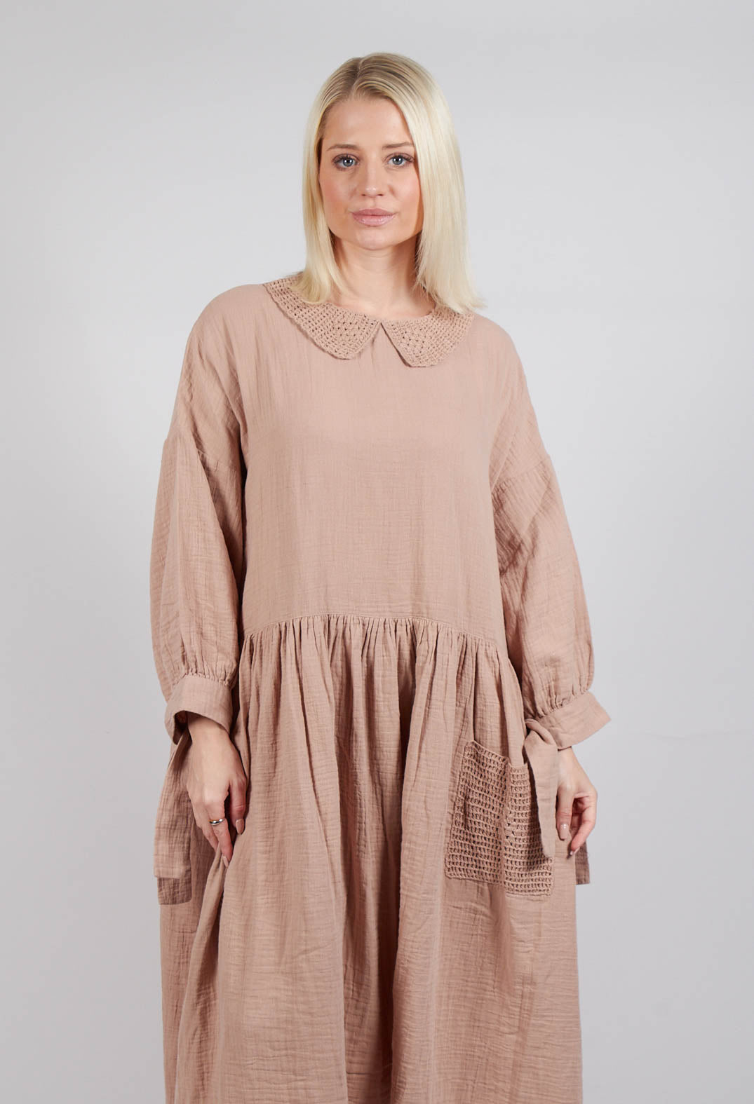 Lise Lott Dress in Taupe