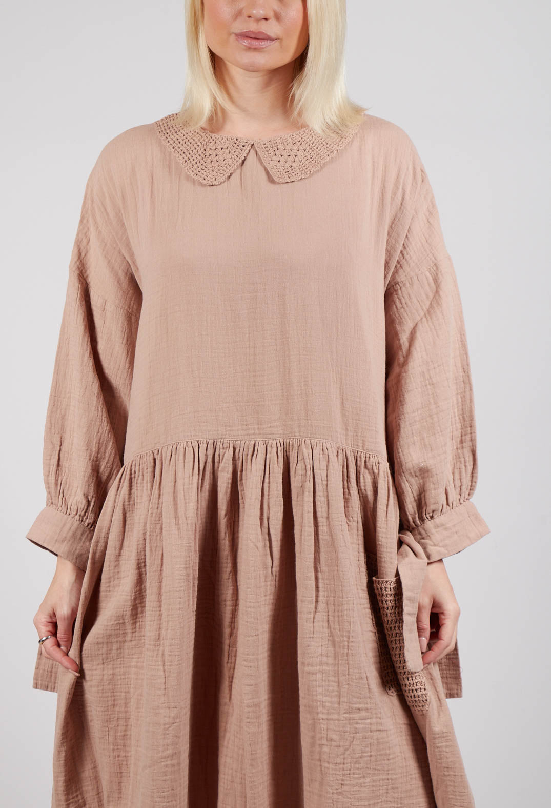 Lise Lott Dress in Taupe