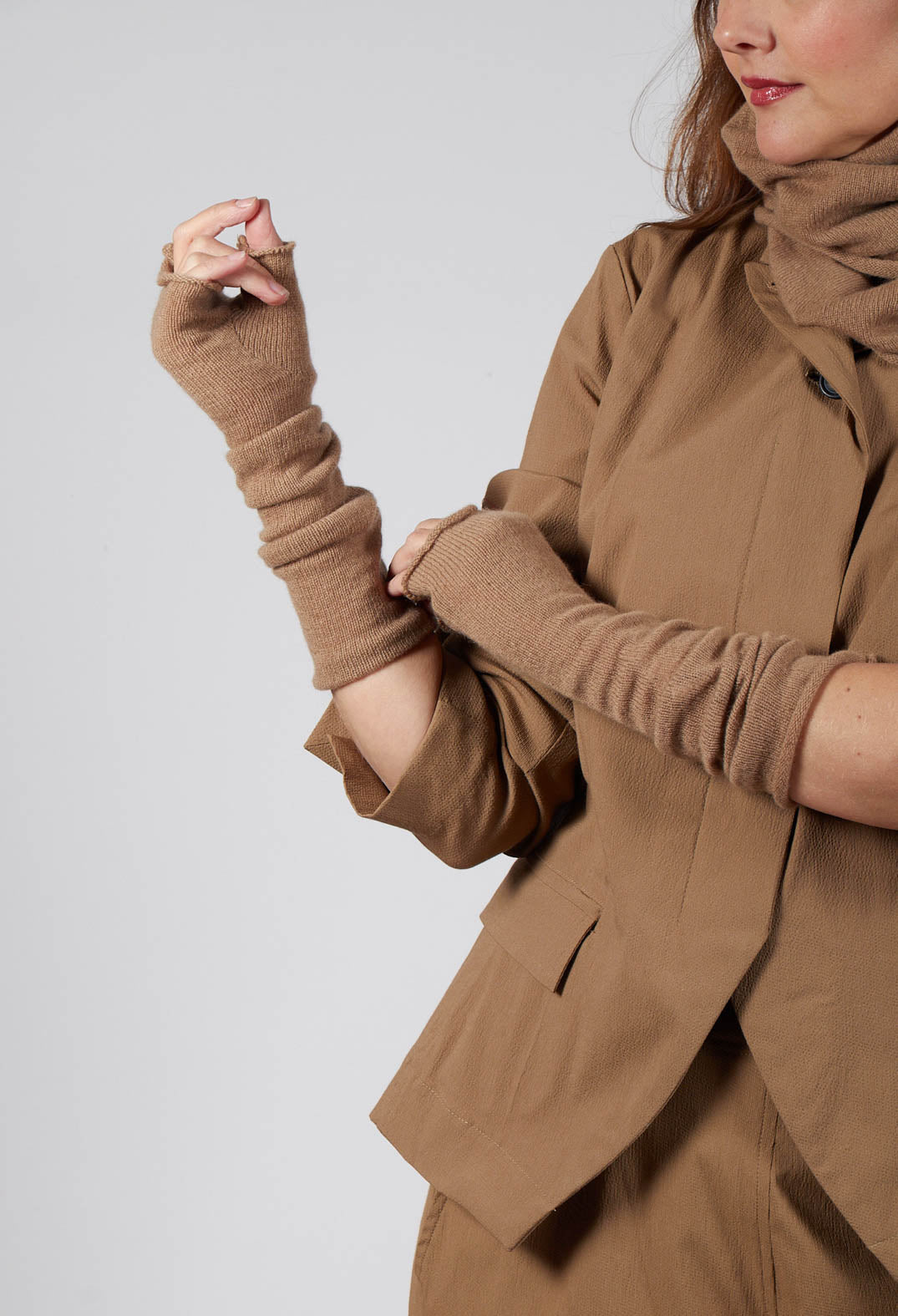 Long Cashmere Cuff in Camel Mel