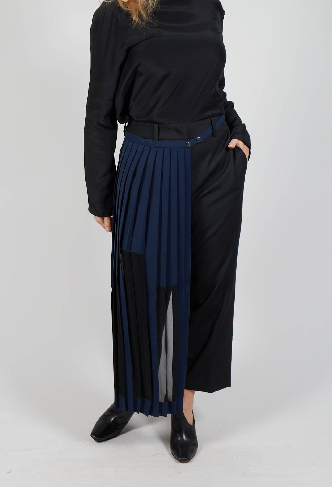 Monteurano Trousers in Nero