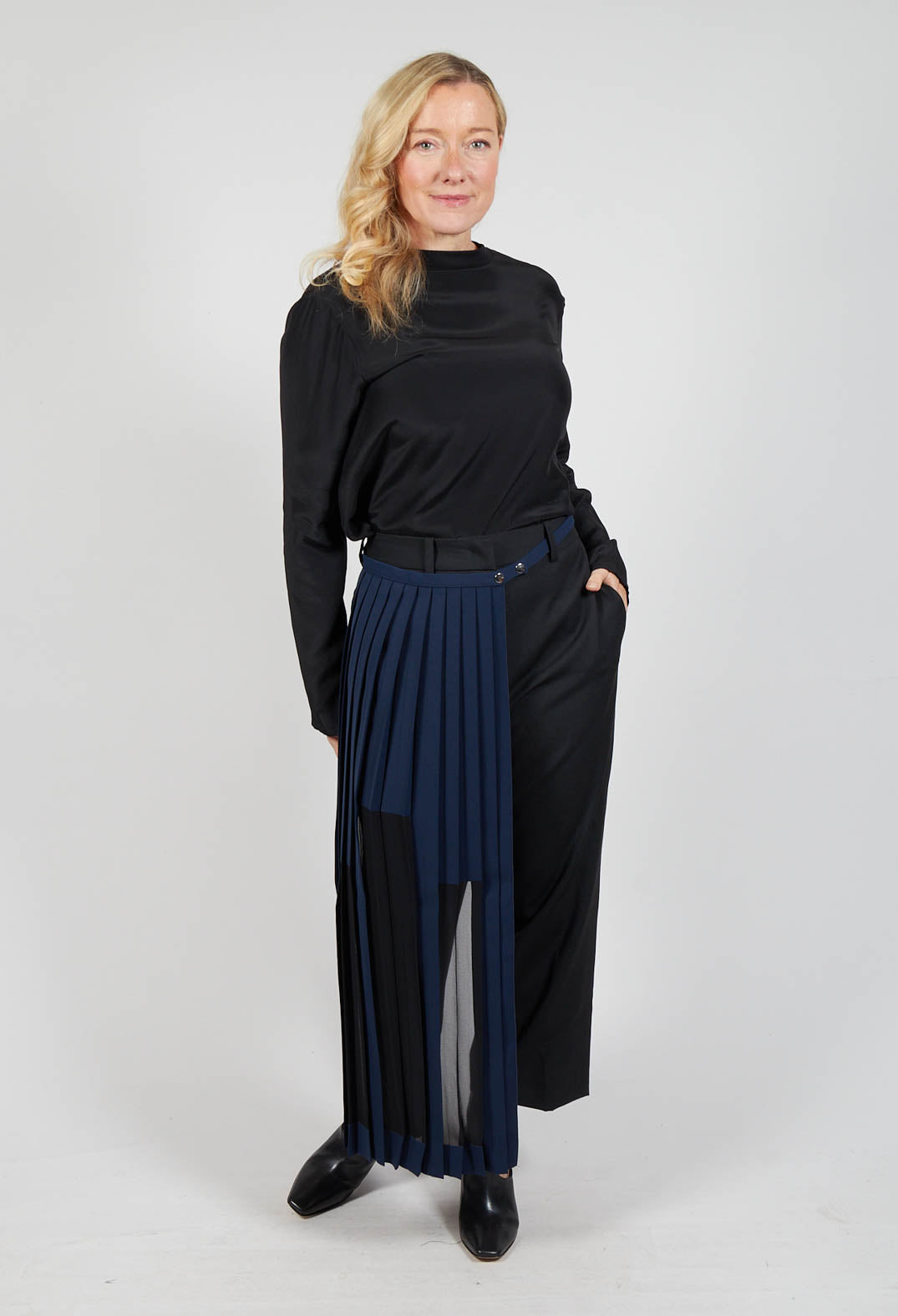 Monteurano Trousers in Nero