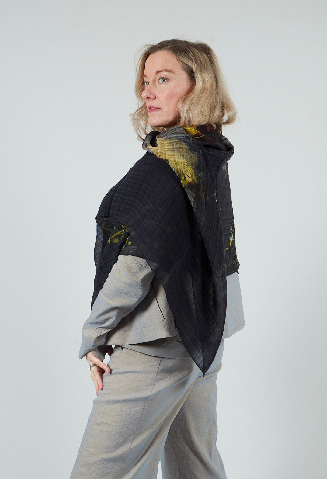 Muna Scarf in Anthrazite