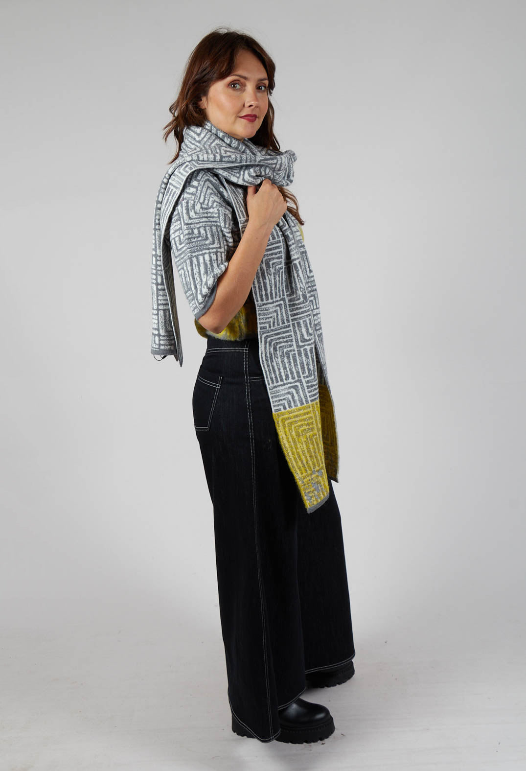 Oversized Scarf in Light Grey and Yellow