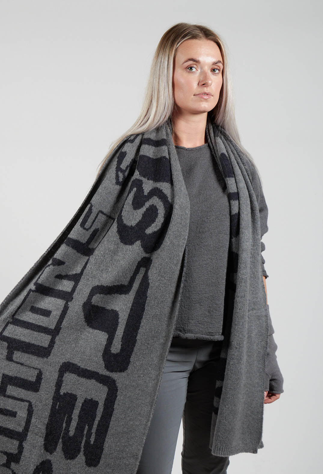 Oversized Scarf in Rock Jacquard