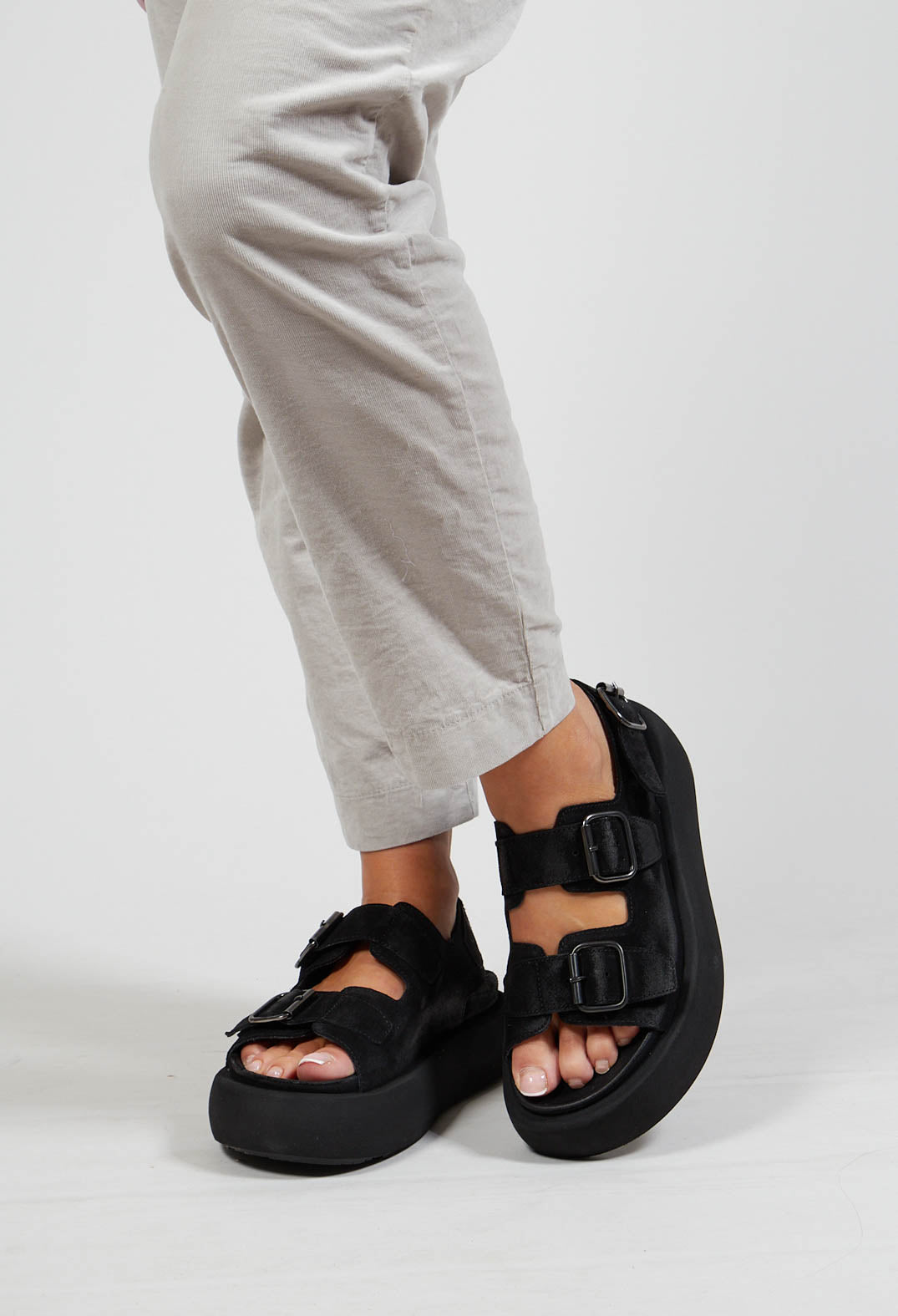 Platform Sole Sandals in London Nero – Olivia May