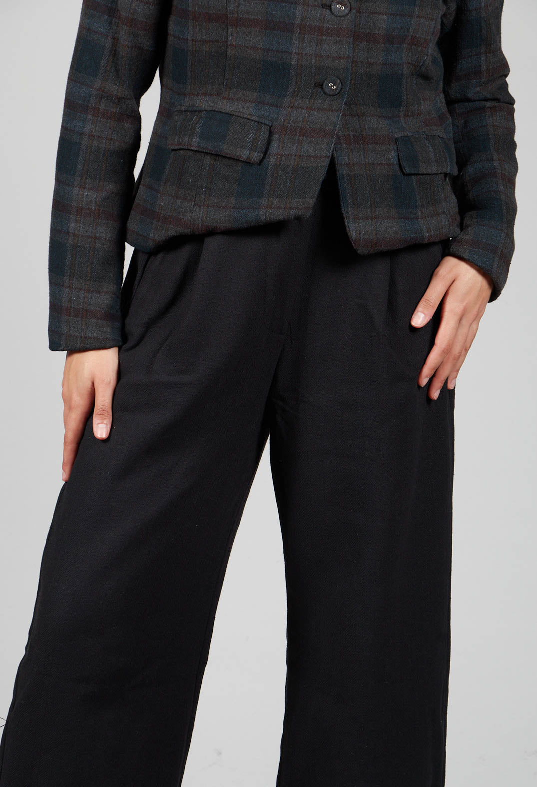 Pleated Slacks in Black