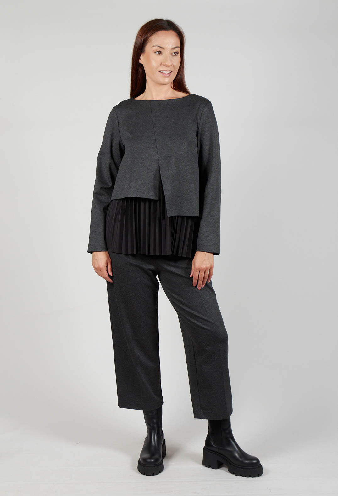 Pleated Top with Overlay in Antracite and Nero