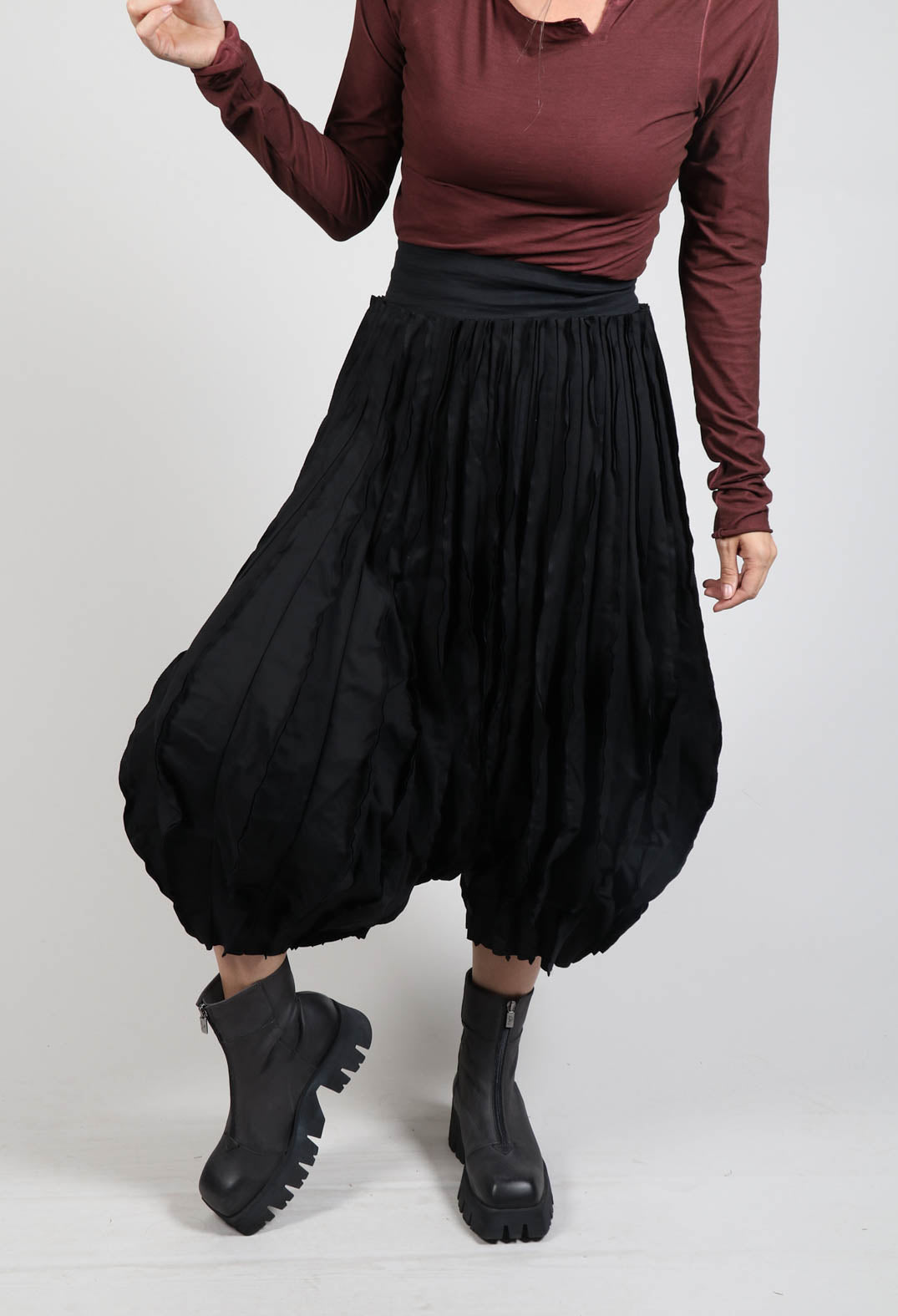 Pleated Trousers in Black – Olivia May