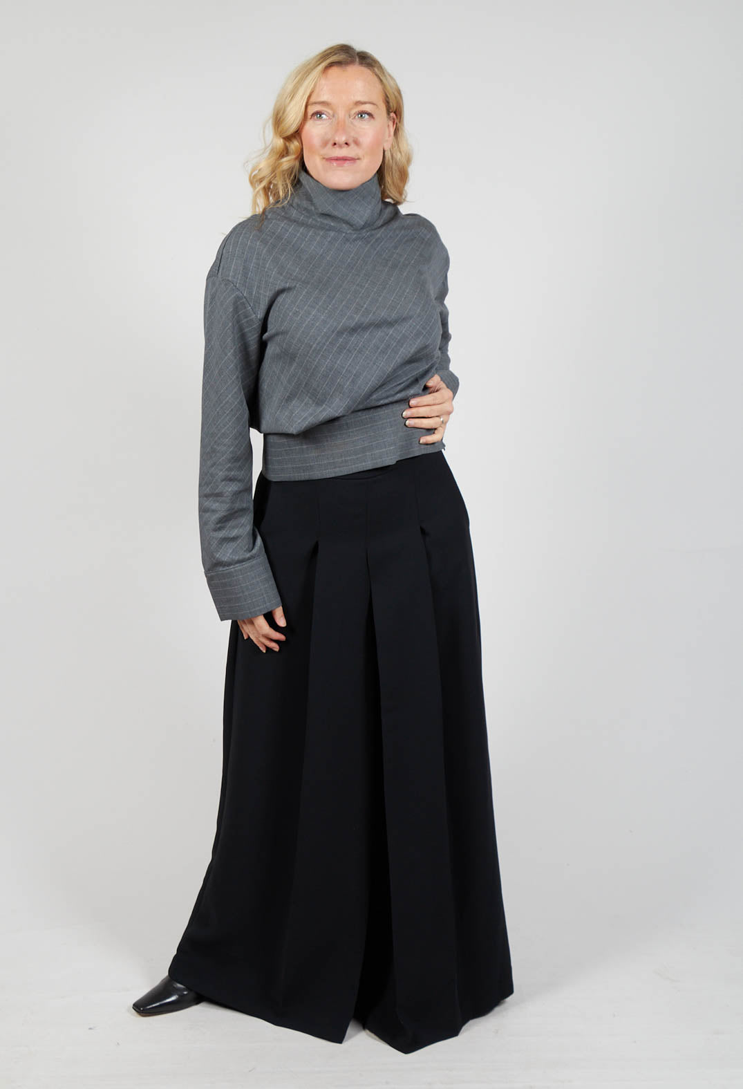 Pleated Wide Leg Pants in Lalabel Nero