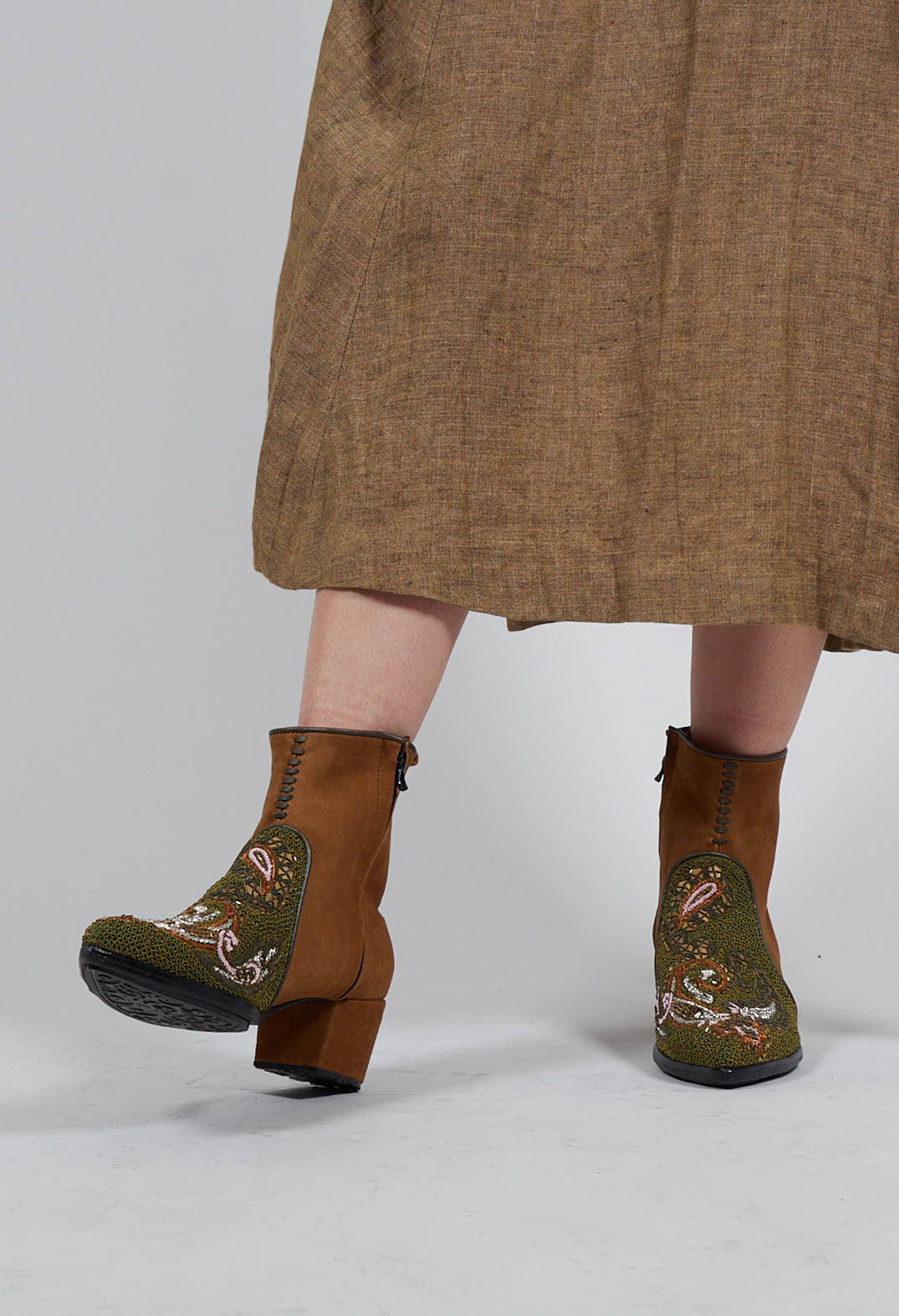 Queen Phyllis Boot in Suede Spice Olive