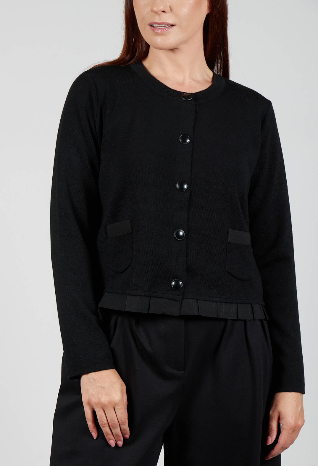 Round Neck Cardigan with Pleated Hem in Nero