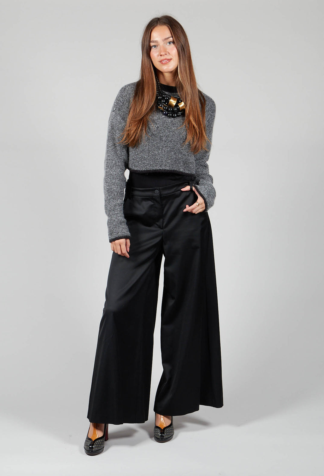 Cropped Jumper in Black