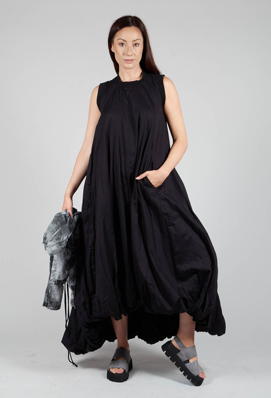 Sleeveless Maxi dress in Black