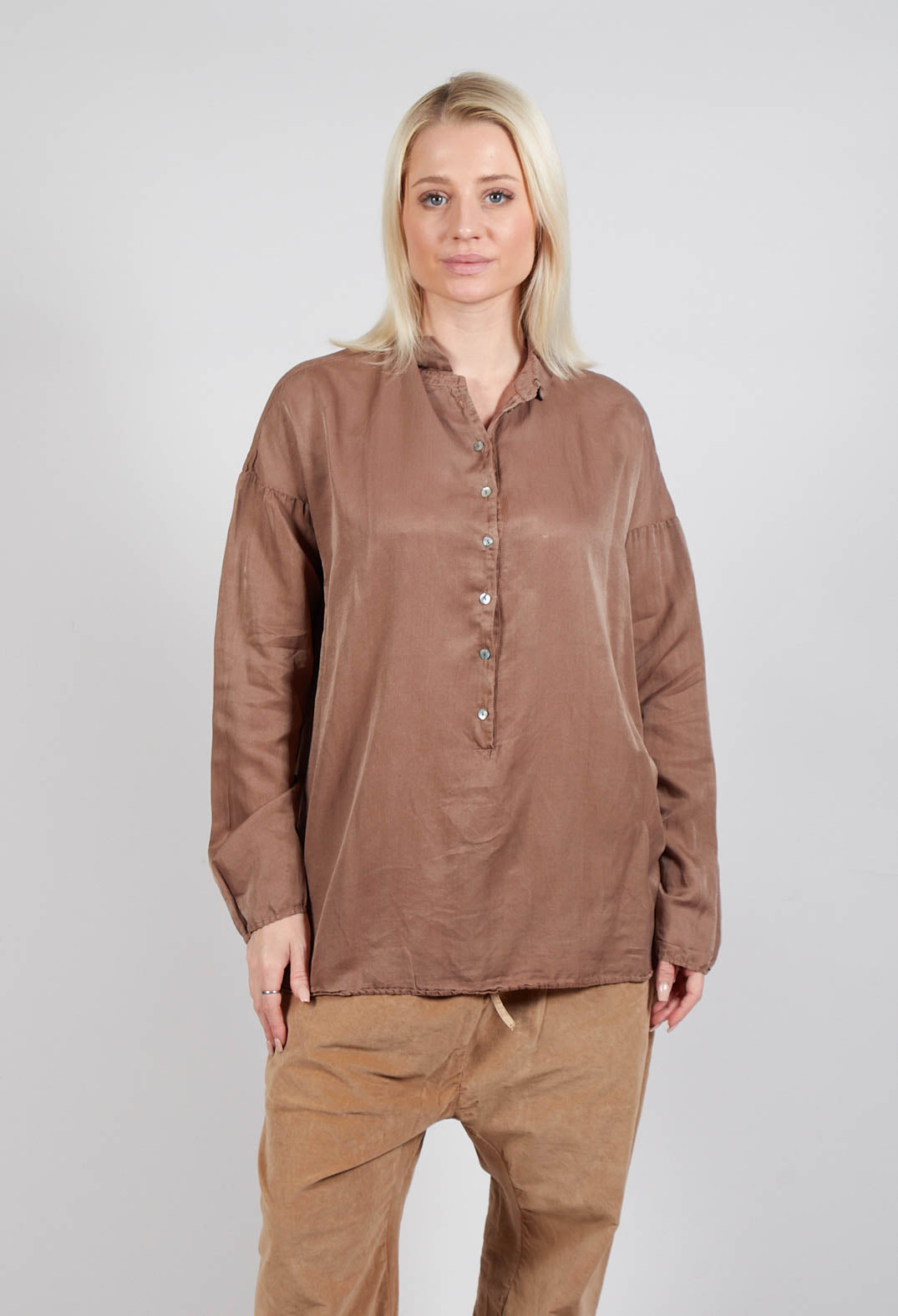 Silk Collar Shirt in Nut