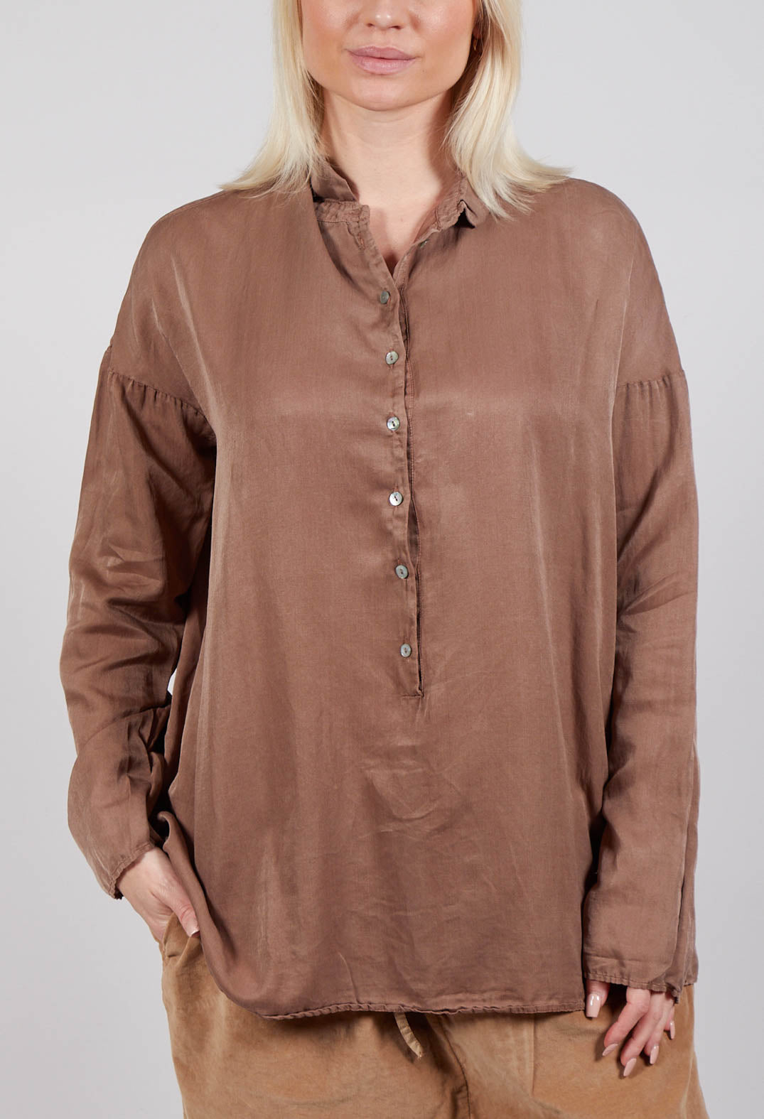 Silk Collar Shirt in Nut