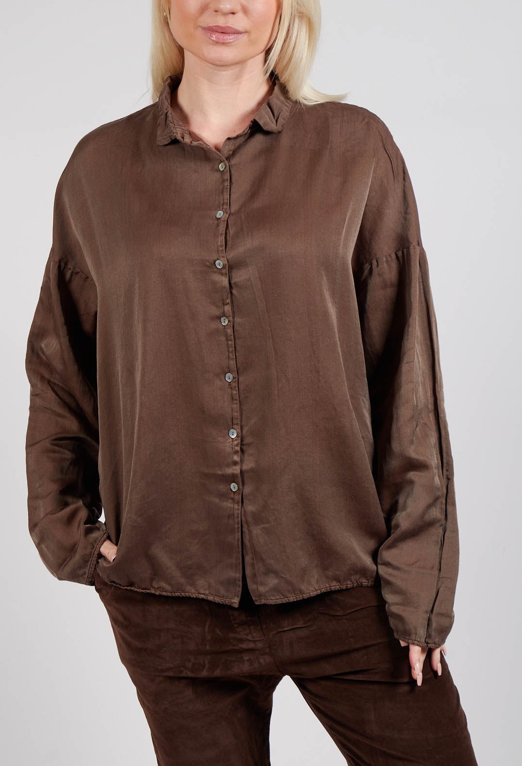 Silk Short Collar Shirt in Coffee