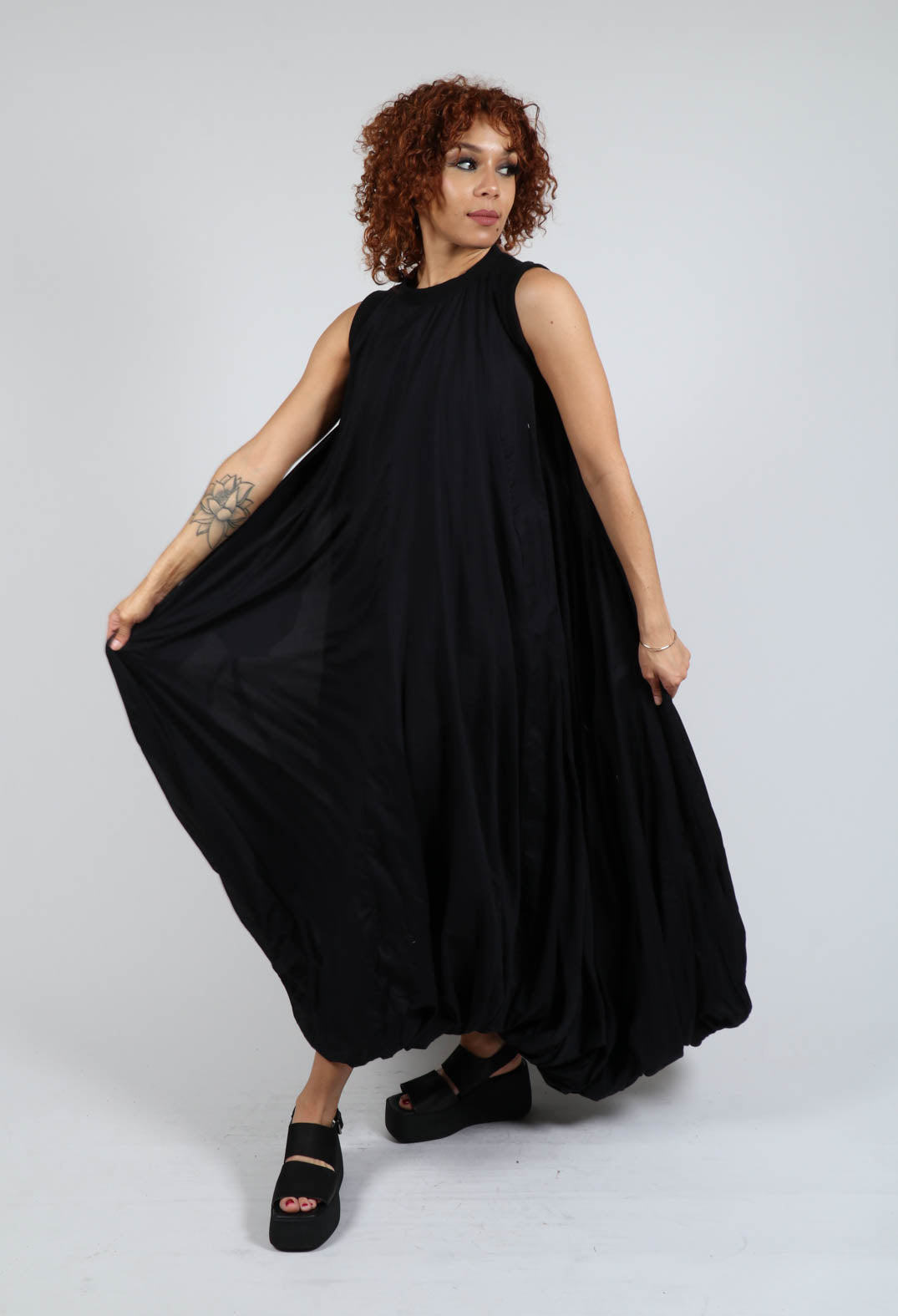 Sleeveless Maxi dress in Black