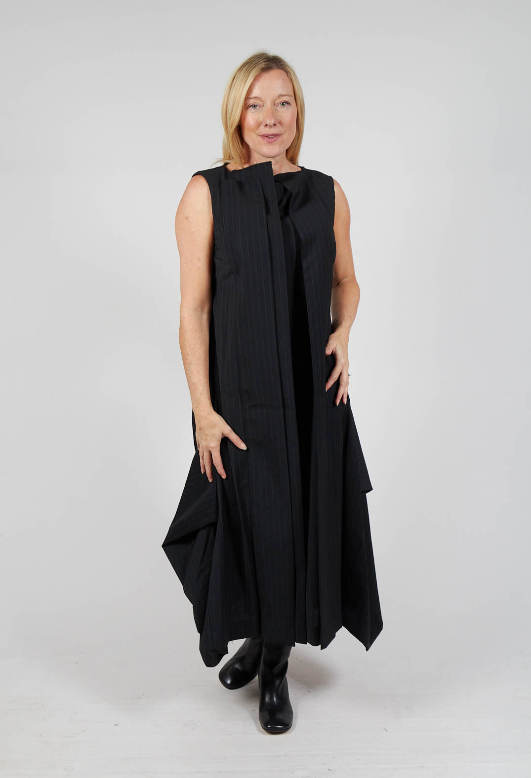 Sleeveless Smock Dress in Nero