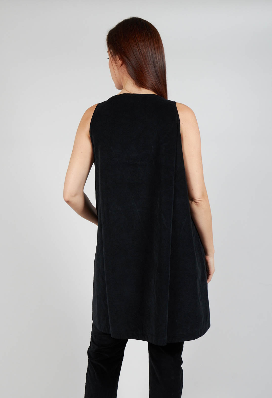 Sleeveless Tunic V in Black