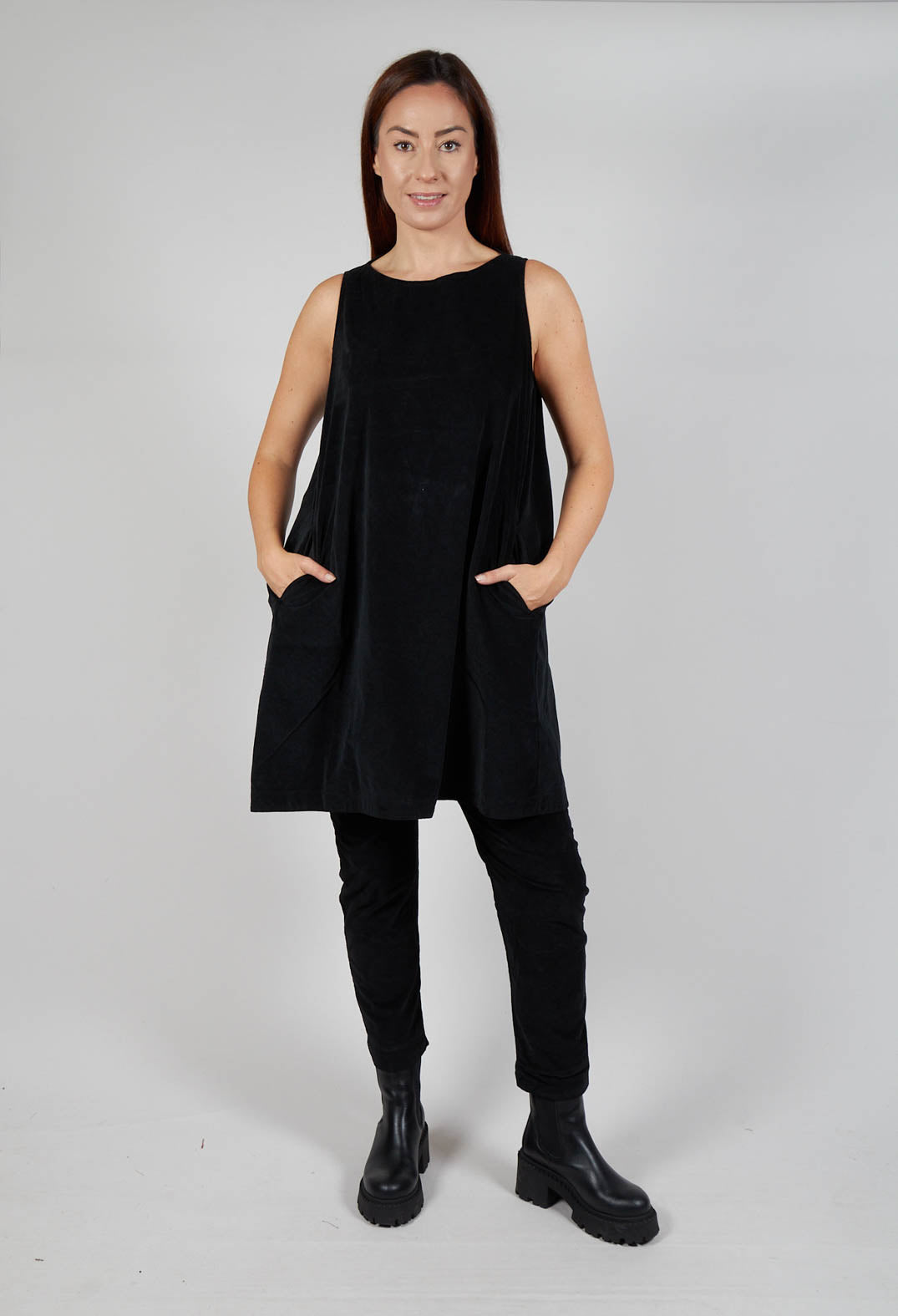 Sleeveless Tunic V in Black