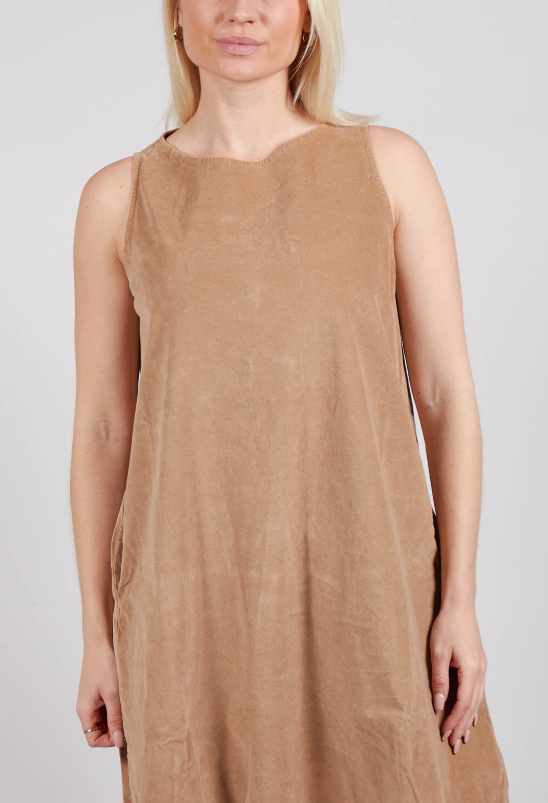 Sleeveless Tunic V in Sugar