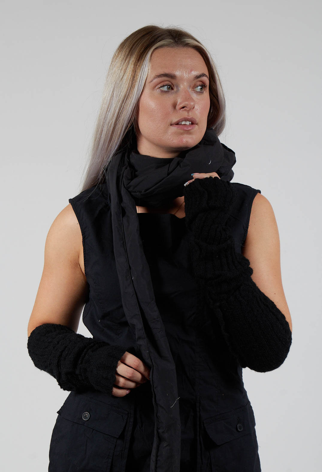 Smooth Puffer Scarf in Black