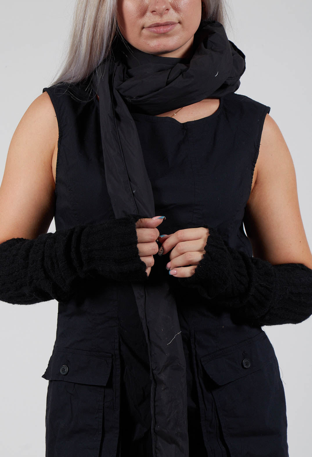 Smooth Puffer Scarf in Black