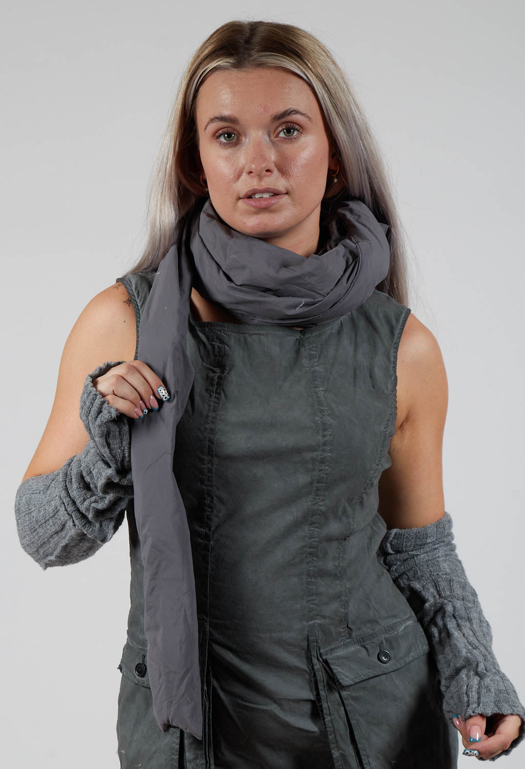 Smooth Puffer Scarf in Coal Cloud