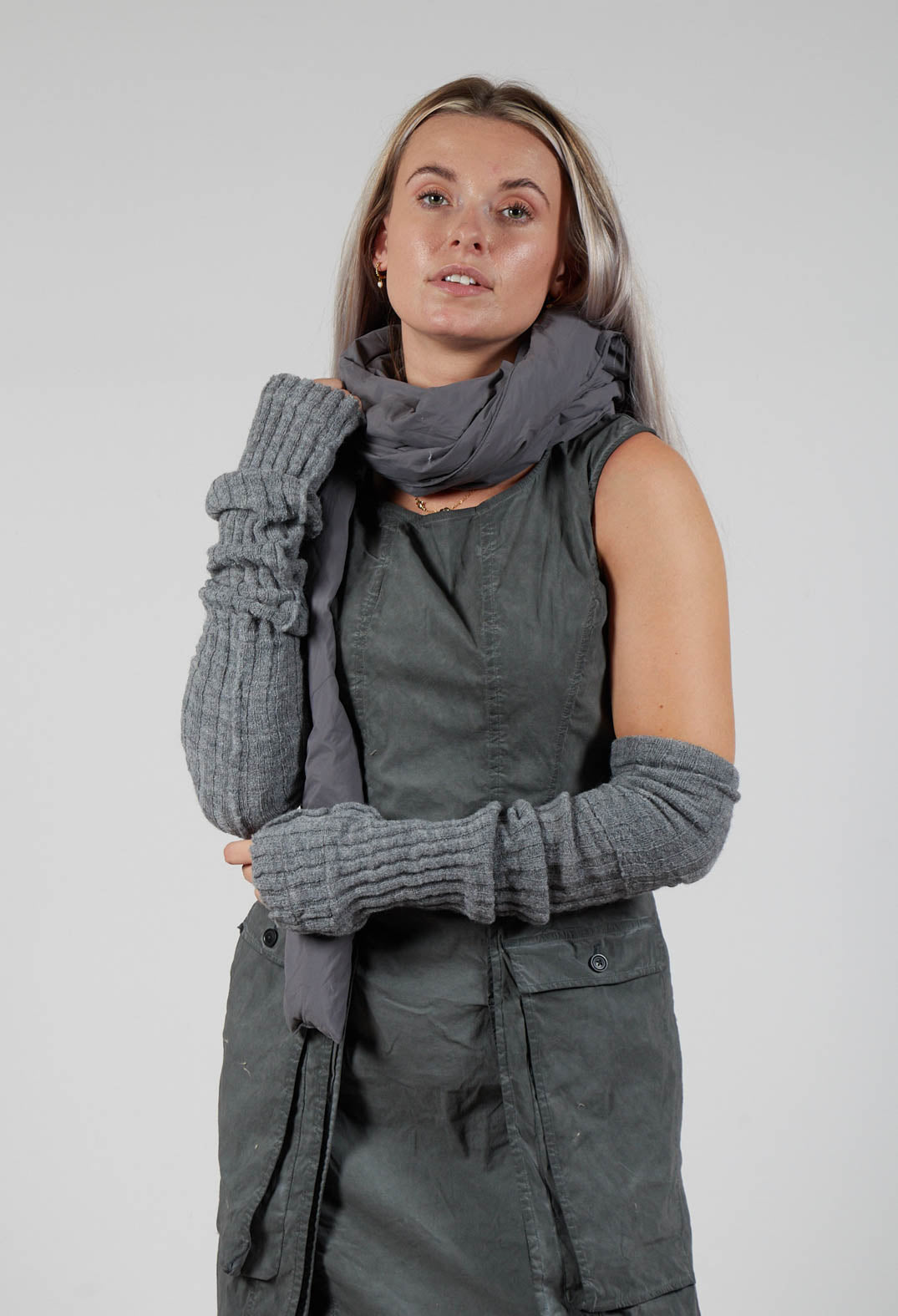 Smooth Puffer Scarf in Coal Cloud