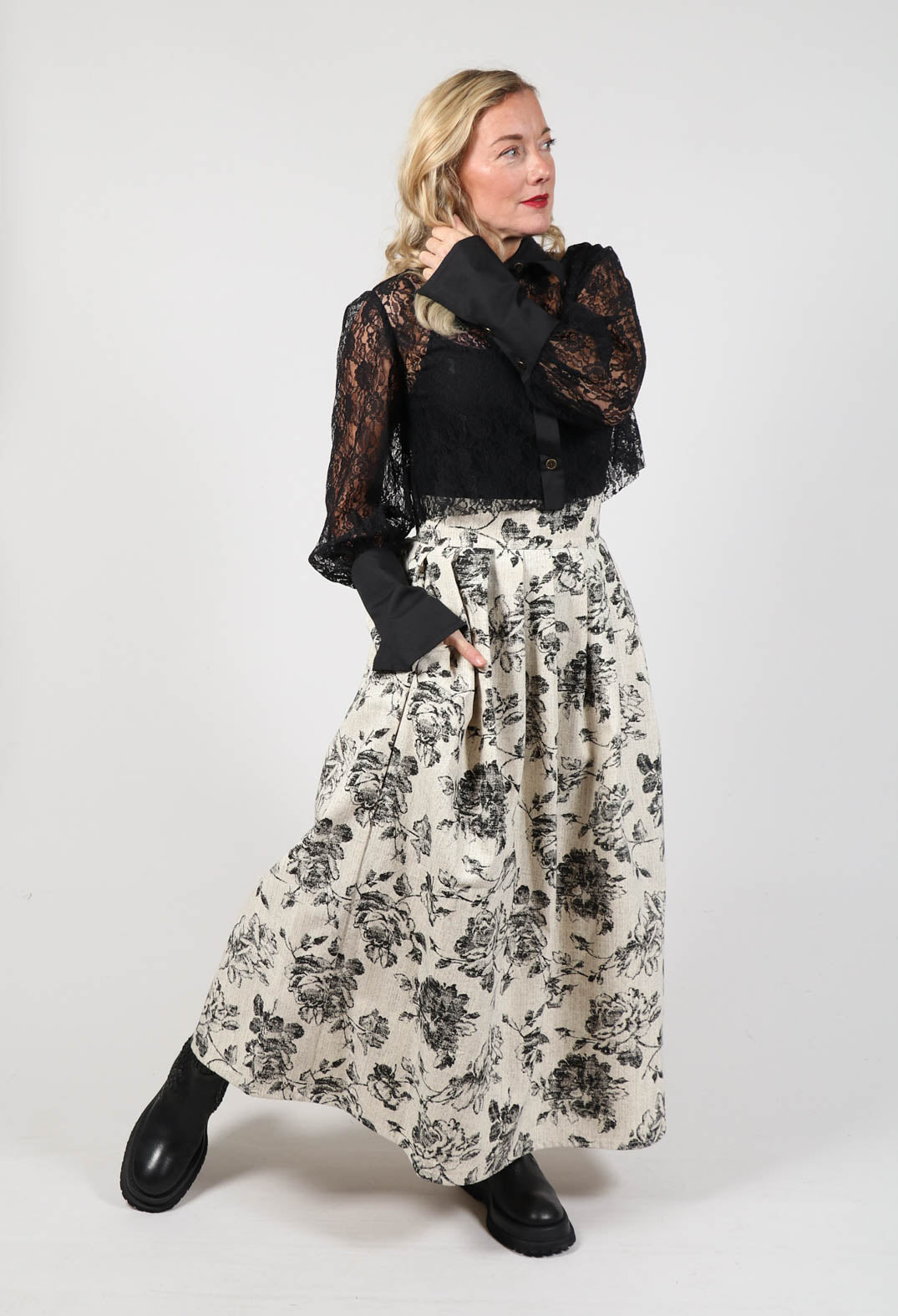 Soft Black Flower Pleated Skirt