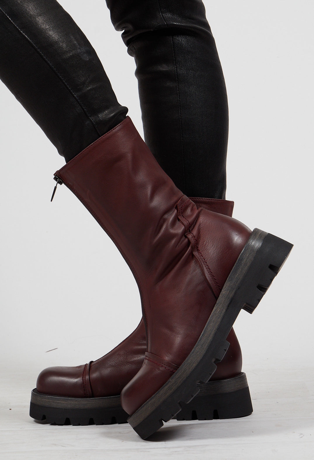 Tall Ankle Boots with Contrasting Sole in Gasoline Britanic